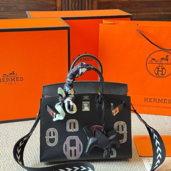 Classic Hermes Bag: A Stylish and Versatile Choice for Elegance main image 5
